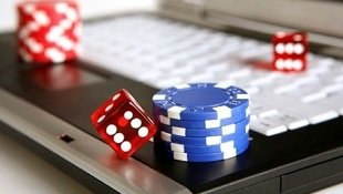 Filipino players enjoying phdream 25 casino games on mobile devices